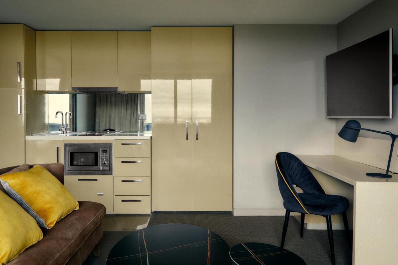 Hotel The Kinson Melbourne City Exterior foto A typical studio apartment