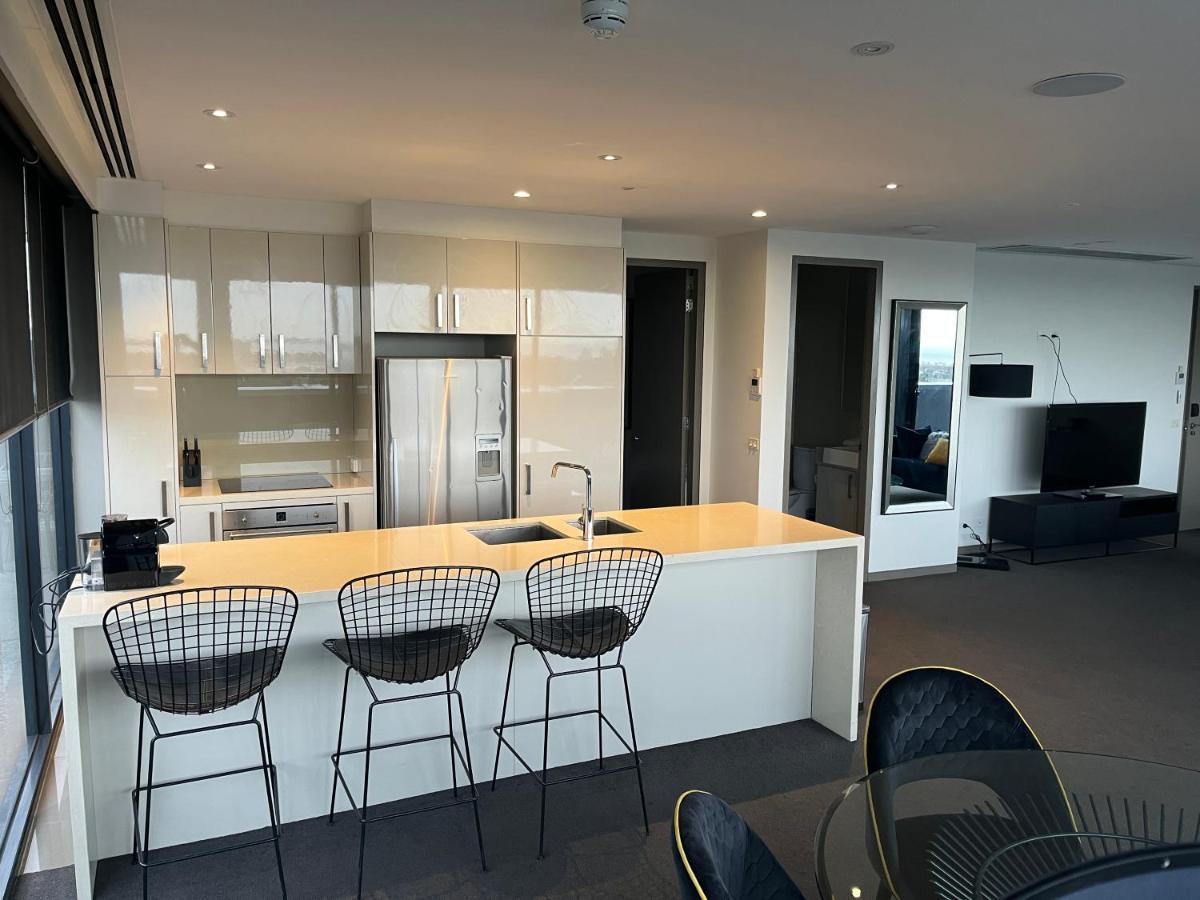 Hotel The Kinson Melbourne City Exterior foto A kitchen in a typical apartment